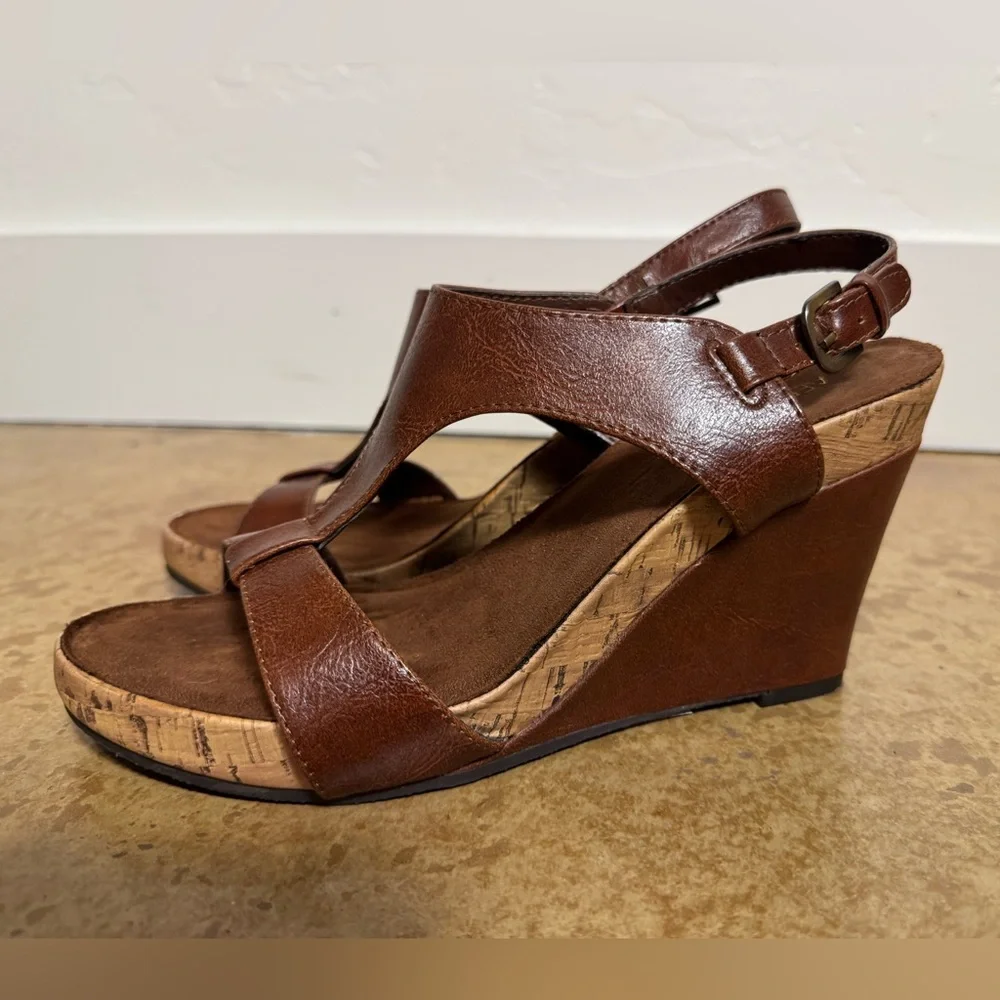 Aerosoles brown T-strap wedge vegan brown leather sandals with a cork heel 9